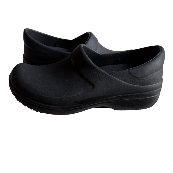 Women’s Neria Pro II Work Clog Size 8 Enclosed toes and heels slip resistant - Picture 3 of 8